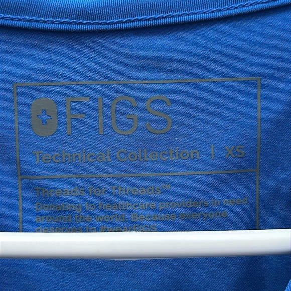 NWT Figs women’s Blue V-Neck scrub top size XS - Picture 4 of 6